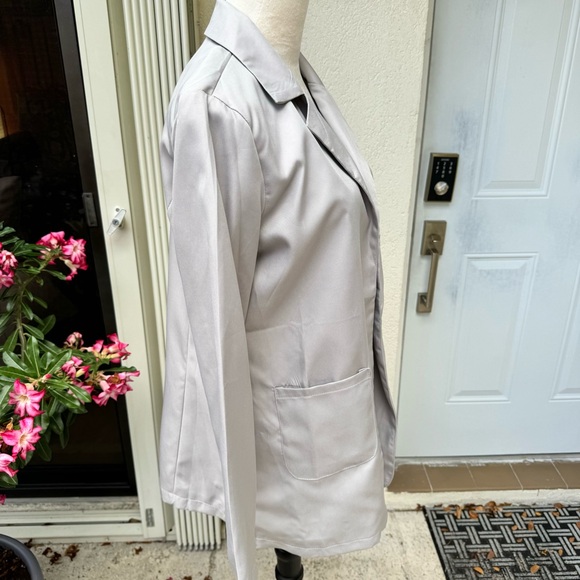 Light Grey Open Jacket with Pockets. Fully lined. Size XL. NWOT. - Picture 2 of 9